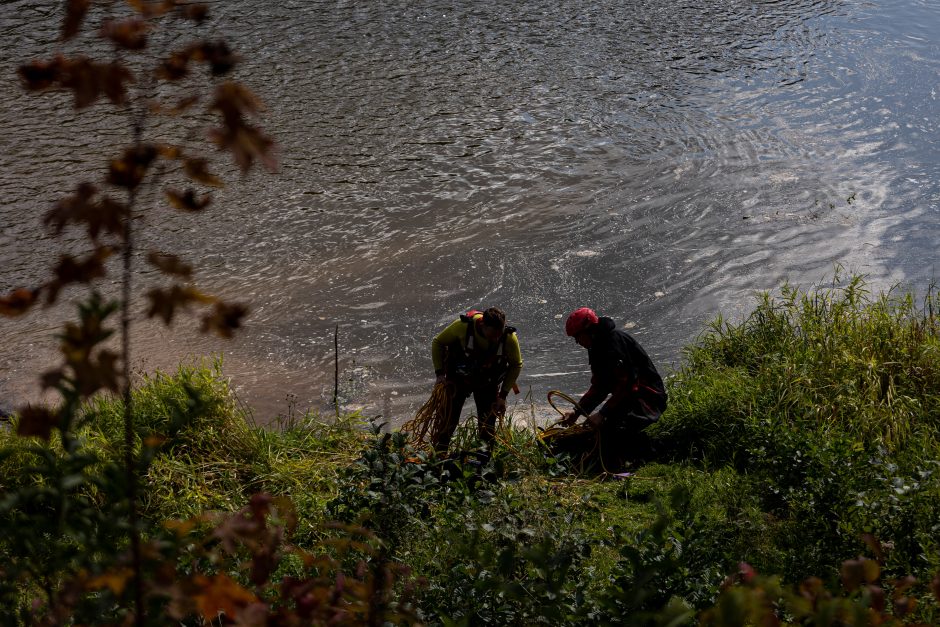 Kolegos piešia galimai savo vaikus nuskandinusios moters portretą: buvo uždaro būdo