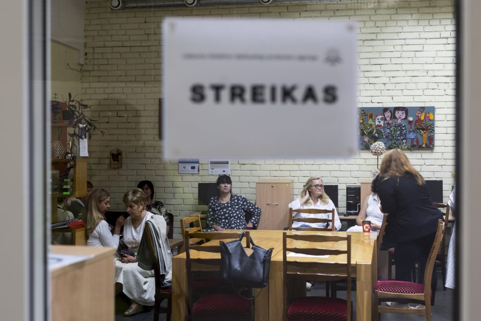 LŠDPS pateikė prašymus piketui: streikuojantys mokytojai nedirbtų mėnesį