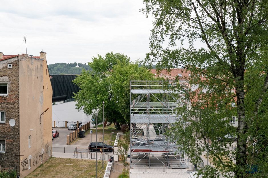 Vingrių skvere – daugybė išskirtinių autorių pasirodymų namą primenančioje scenoje