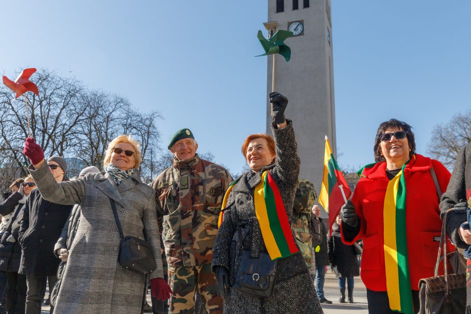 Per Kauną nuvilnijo trispalvis sūkurys