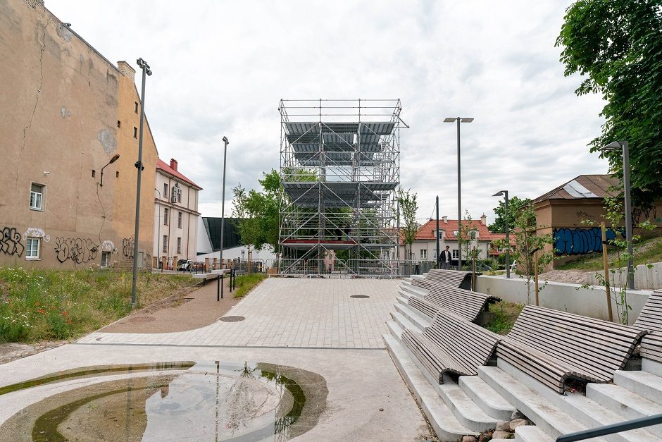 Vingrių skvere – daugybė išskirtinių autorių pasirodymų namą primenančioje scenoje