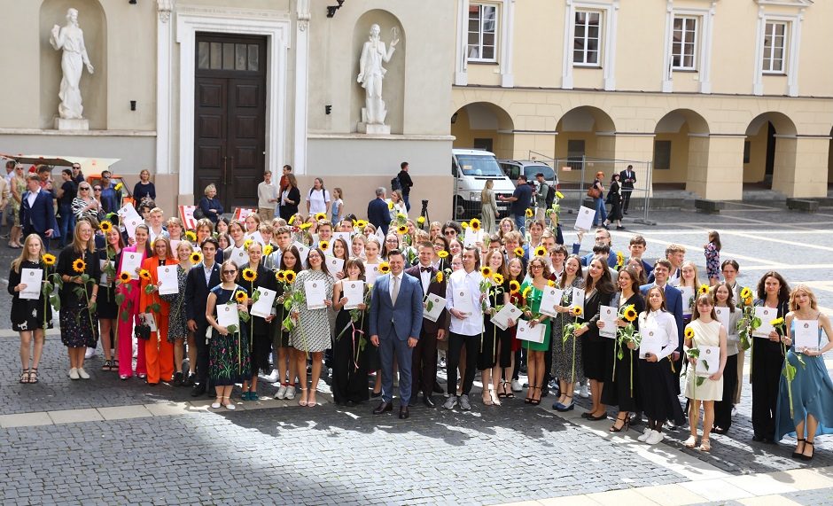 Sostinės mero padėkos beveik šimtui daugiau nei vieną šimtuką gavusių abiturientų