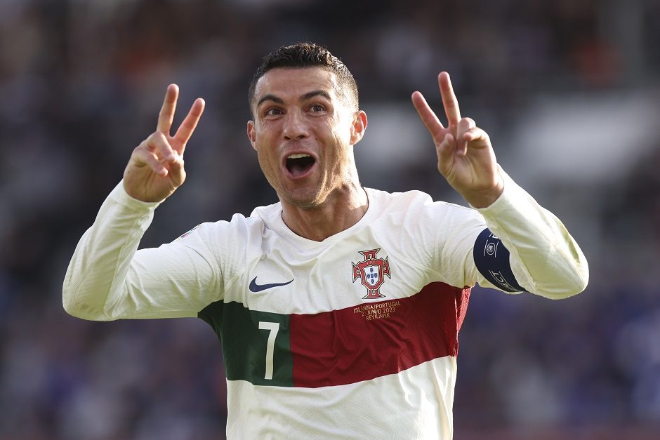 Aplenkė L. Messi ir pateko į Gineso rekordų knygą:  Ronaldo – daugiausiai  uždirbantis sportininkas