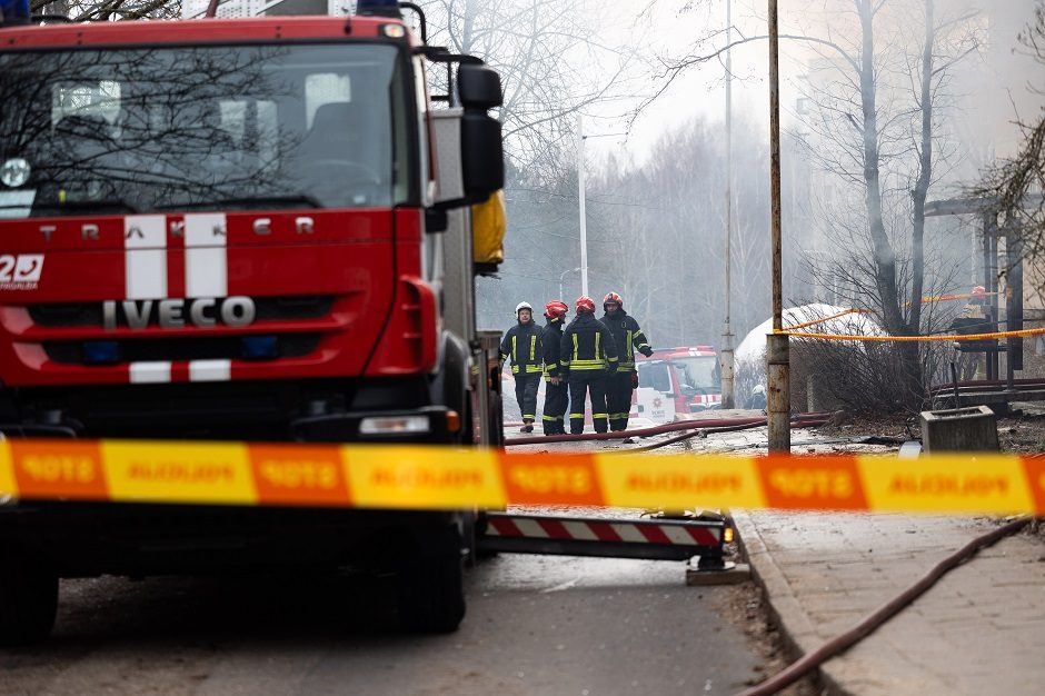 Rokiškyje per gaisrą daugiabutyje apdegė moteris