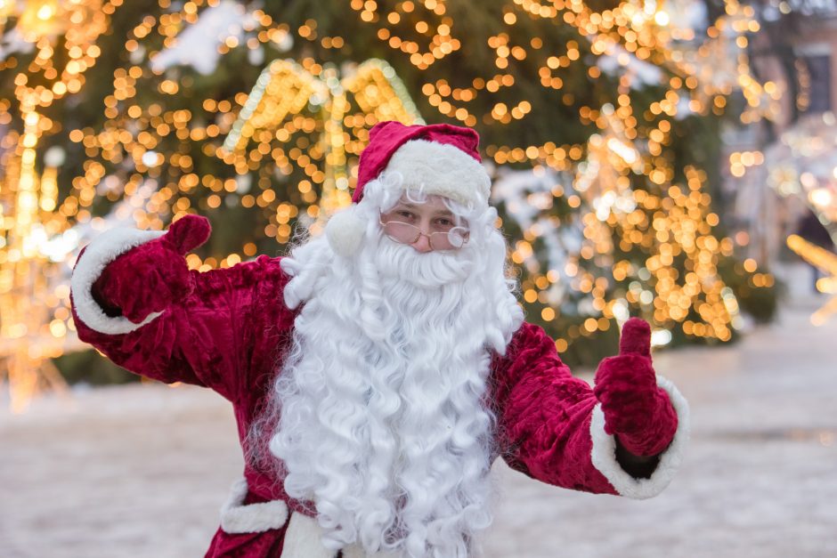 Tūkstančiai kauniečių į namus parsinešė mišku kvepiančias Kalėdas