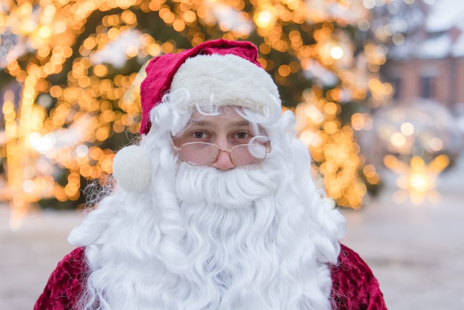 Tūkstančiai kauniečių į namus parsinešė mišku kvepiančias Kalėdas