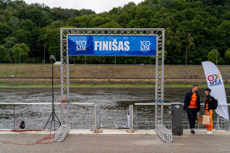 Istorinė diena: Kaune atkartotos prieš šimtmetį vykusios plaukimo varžybos