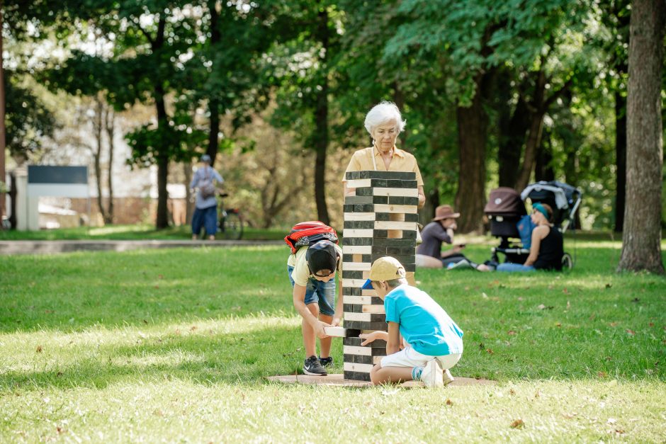 „Meno piknike“ – Robino Hudo strėlės, kaleidoskopas Kaunui ir odiniai paršiukai