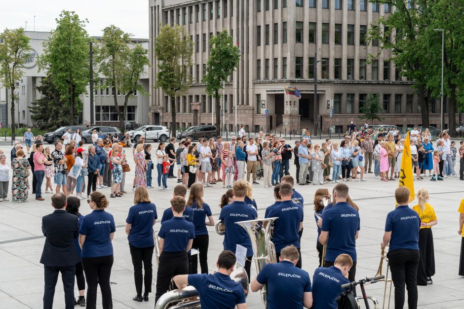 Orkestrai parodė savo galią – susibūrė įspūdingam bendram pasirodymui