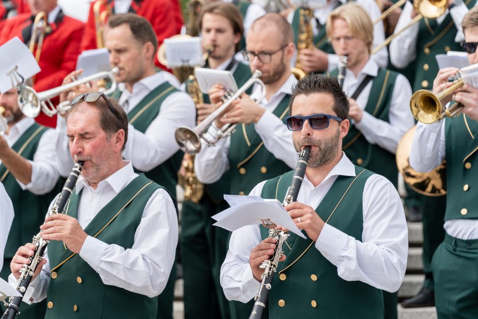 Orkestrai parodė savo galią – susibūrė įspūdingam bendram pasirodymui