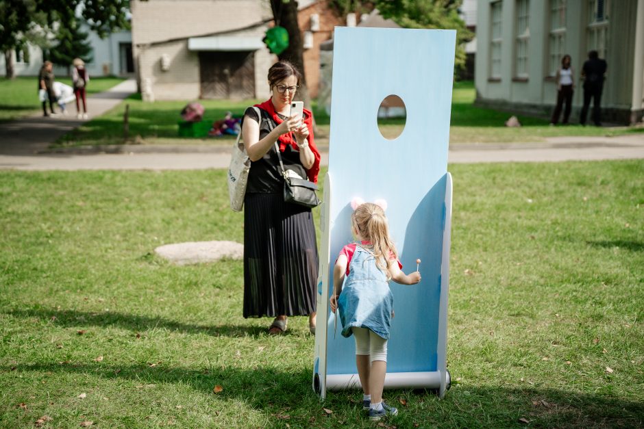 „Meno piknike“ – Robino Hudo strėlės, kaleidoskopas Kaunui ir odiniai paršiukai