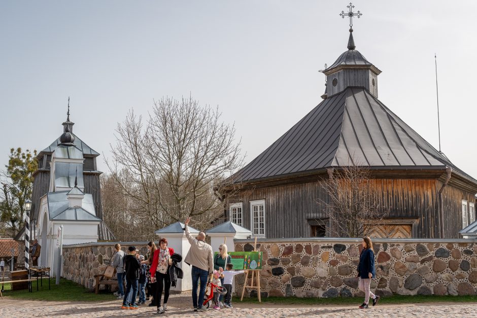 Velykų šventė Rumšiškėse: žmonės mėgavosi geru oru ir pramogomis  