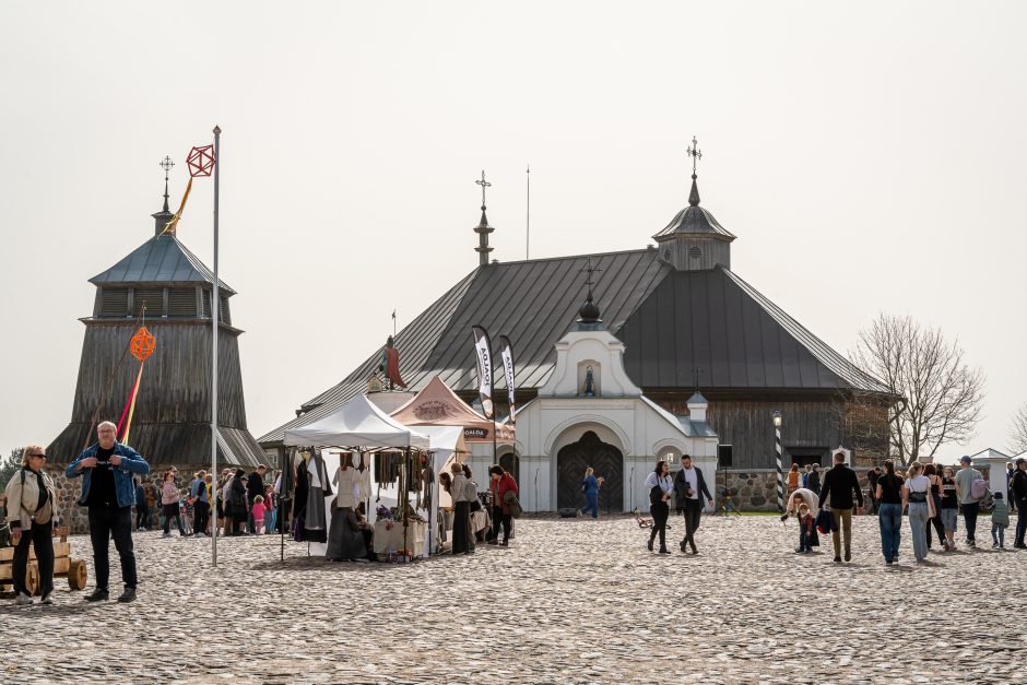 Velykų šventė Rumšiškėse: žmonės mėgavosi geru oru ir pramogomis  