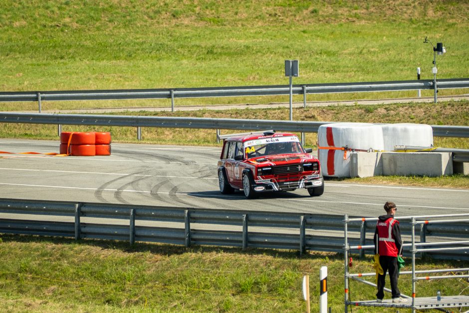 „Aurum 1006 km lenktynėse“ – lyderių rokiruotės ir vienų favoritų pasitraukimas