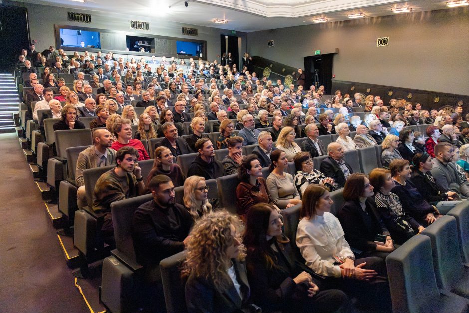 Auksinės teatro rūtos šakelės