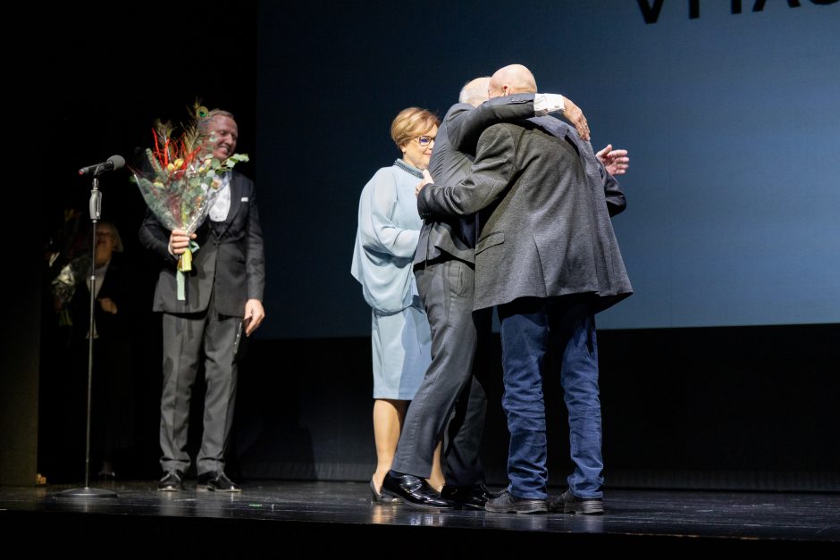 Auksinės teatro rūtos šakelės