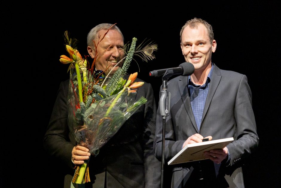 Auksinės teatro rūtos šakelės