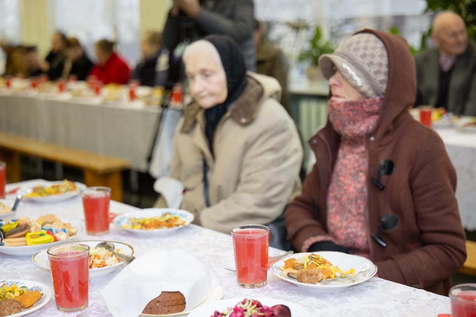 Šventiniai Kūčių pusryčiai vargstantiems