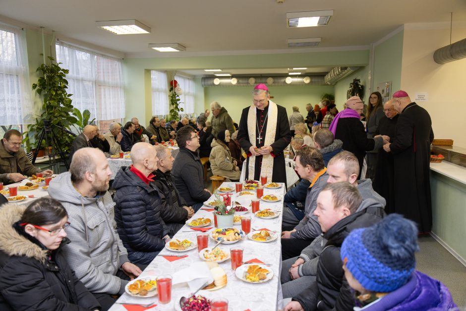 Šventiniai Kūčių pusryčiai vargstantiems