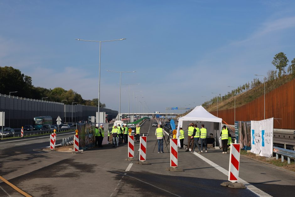 Istorinė diena: judriausioje šalies magistralėje oficialiai atidarytas naujas tiltas per Nerį