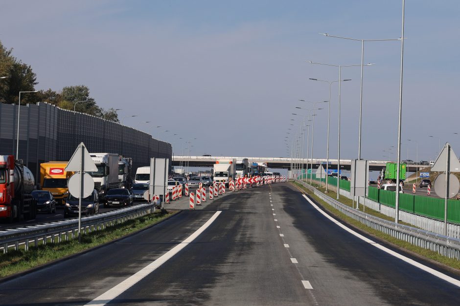 Istorinė diena: judriausioje šalies magistralėje oficialiai atidarytas naujas tiltas per Nerį