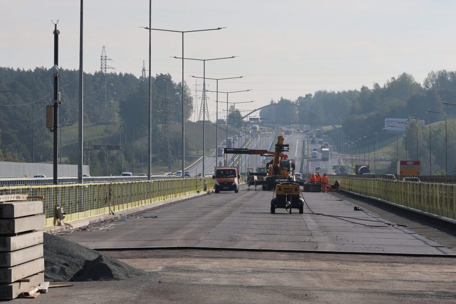 Istorinė diena: judriausioje šalies magistralėje oficialiai atidarytas naujas tiltas per Nerį