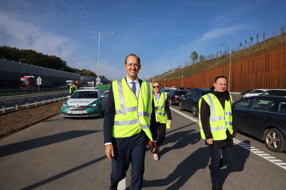 Istorinė diena: judriausioje šalies magistralėje oficialiai atidarytas naujas tiltas per Nerį