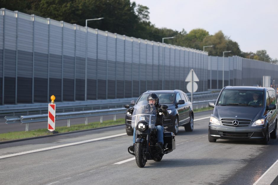 Istorinė diena: judriausioje šalies magistralėje oficialiai atidarytas naujas tiltas per Nerį