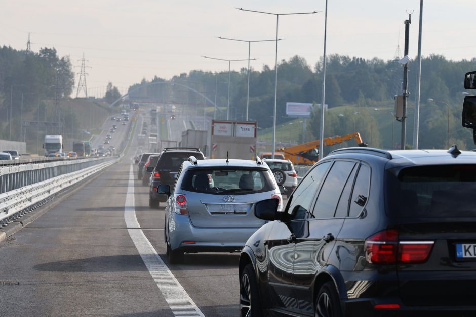 Istorinė diena: judriausioje šalies magistralėje oficialiai atidarytas naujas tiltas per Nerį