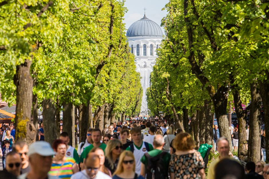 Eurolygos nuotaika Laisvės alėjoje: graikų dainos ir šokiai