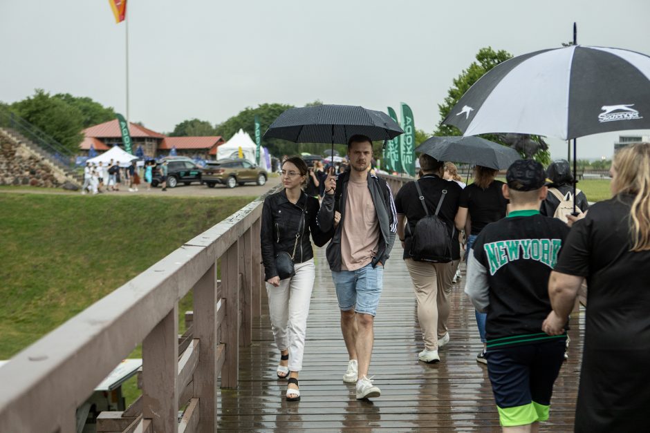 Kauno gimtadienio šventės dalyvius užklupo lietus