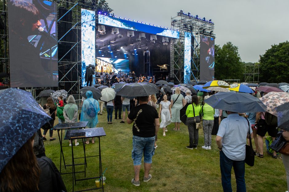 Kauno gimtadienio šventės dalyvius užklupo lietus