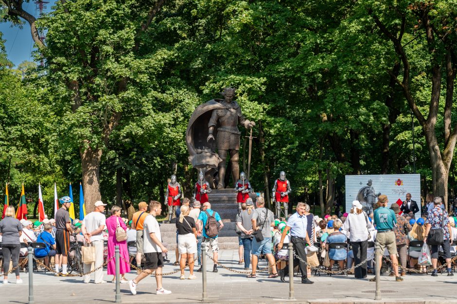 Atidengtas Aleksandro Jogailaičio paminklas