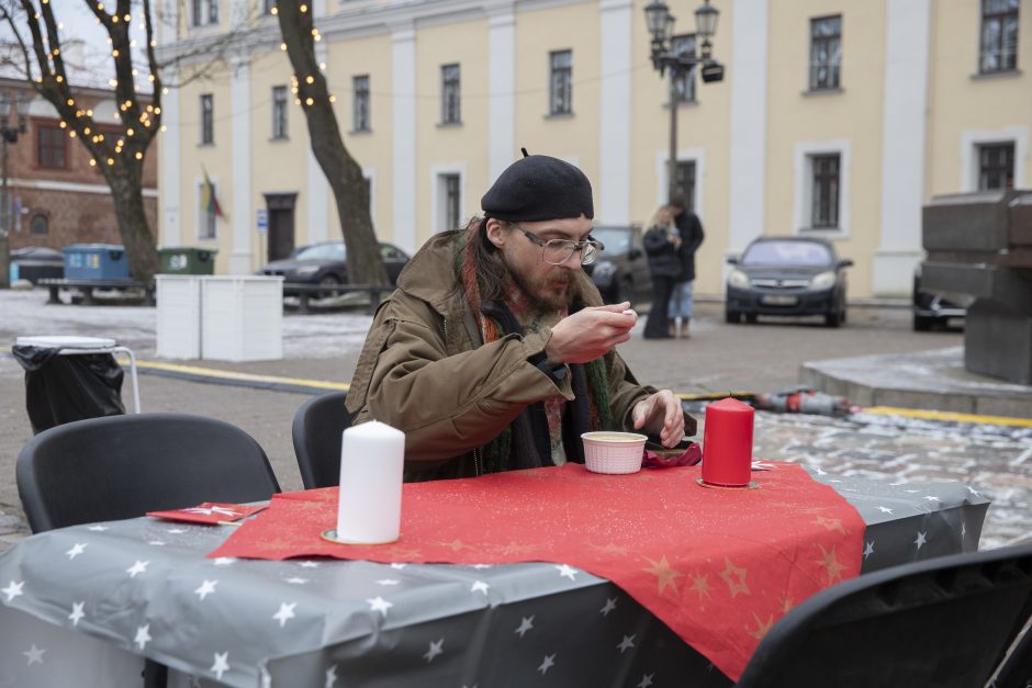 Maltiečiai kauniečius pakvietė dubenėliui karštos sriubos