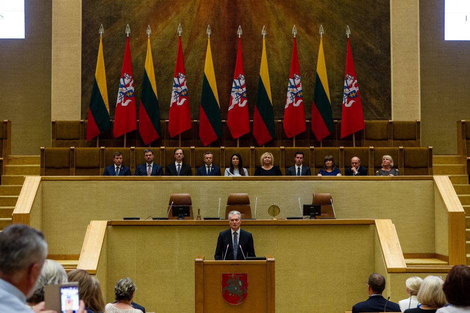 Išrinktajam prezidentui G. Nausėdai įteiktas pažymėjimas 