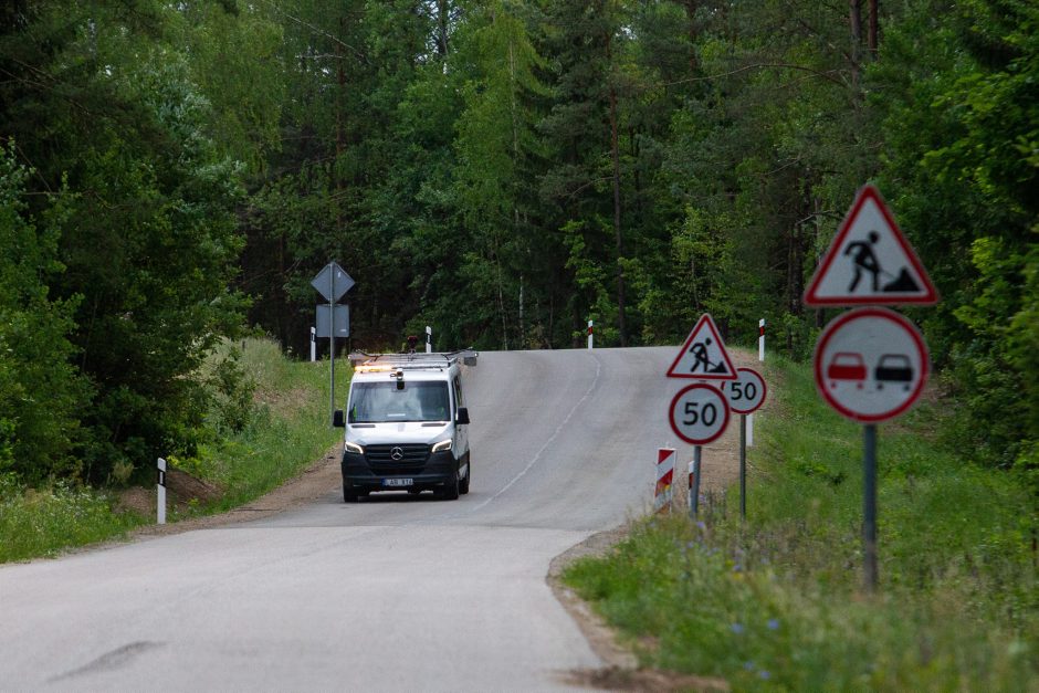 J. Narkevičius: reikia greičiau taisyti kelius