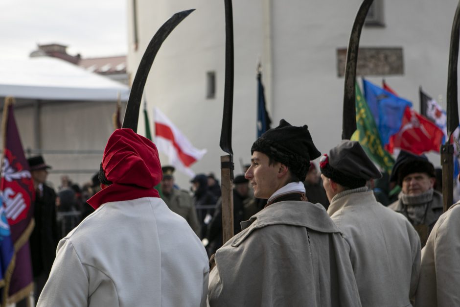 Iškilmingos laidotuvės baigėsi: sukilimo vadai palydėti į Rasų kapines