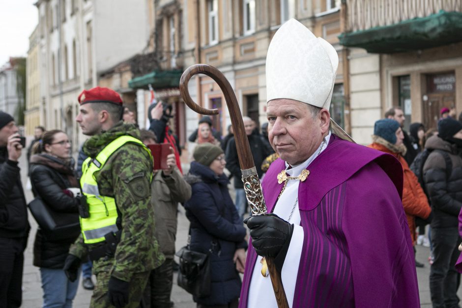 Iškilmingos laidotuvės baigėsi: sukilimo vadai palydėti į Rasų kapines