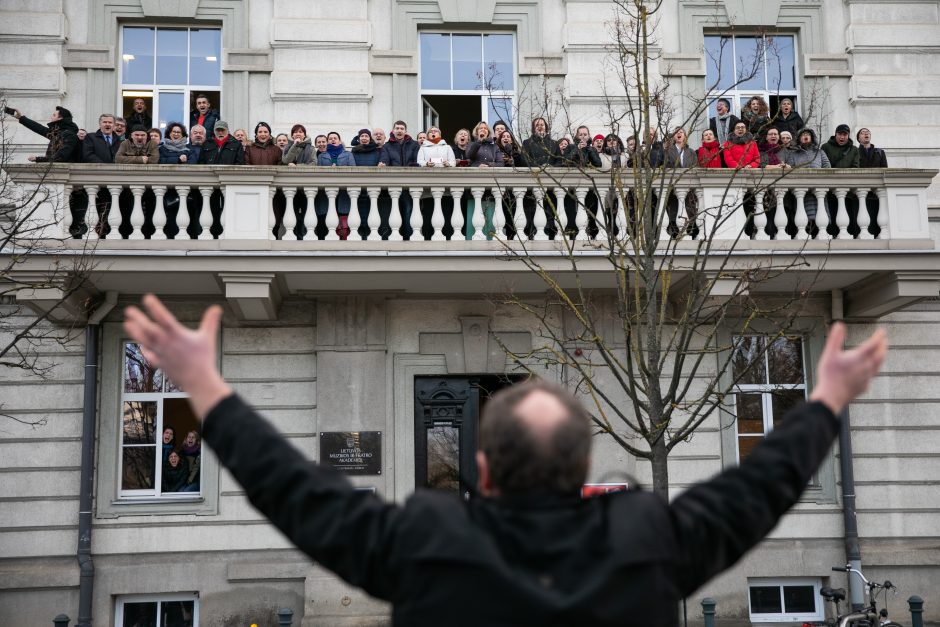 Muzikos akademijos dėstytojai protesto akciją dėl algų pradėjo šauksmu