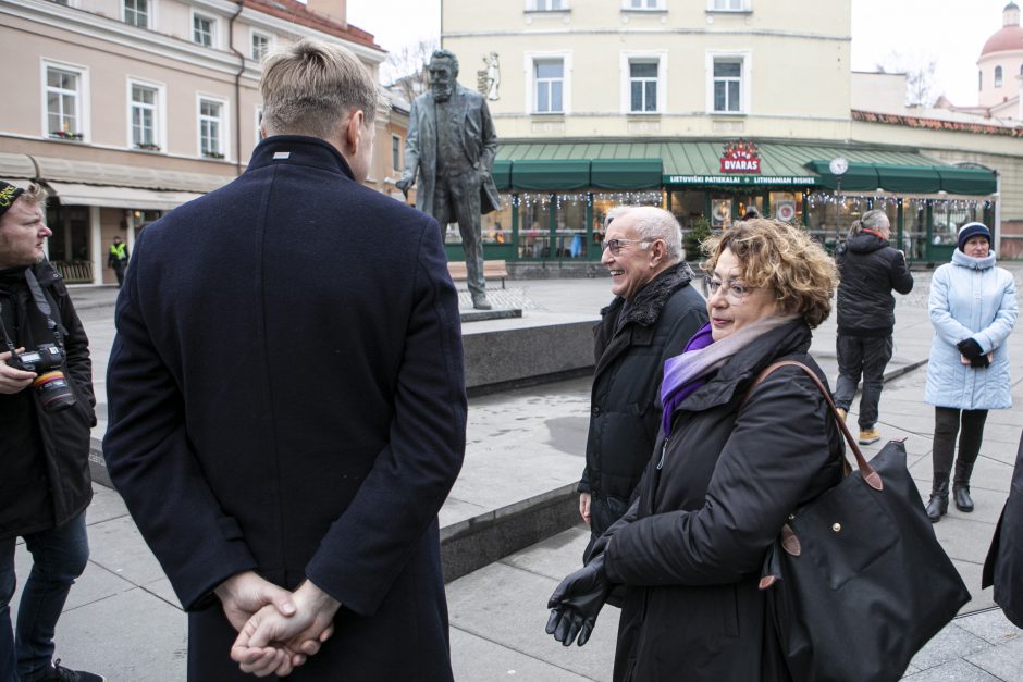 J. Basanavičiaus paminklą kroatai papuošė kaklaraiščiu