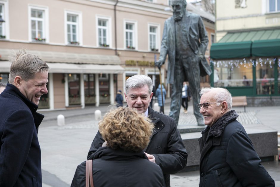 J. Basanavičiaus paminklą kroatai papuošė kaklaraiščiu