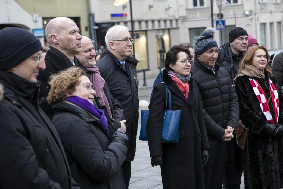 J. Basanavičiaus paminklą kroatai papuošė kaklaraiščiu