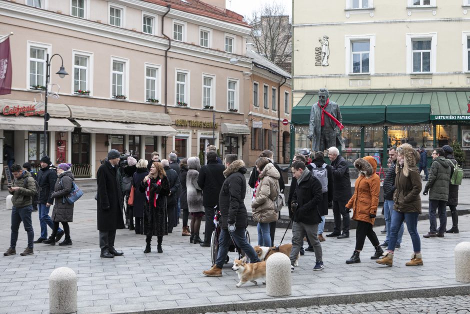 J. Basanavičiaus paminklą kroatai papuošė kaklaraiščiu