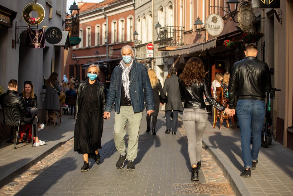 Tyrimas: žmonės nori kuo greičiau grįžti į įprastą gyvenimą