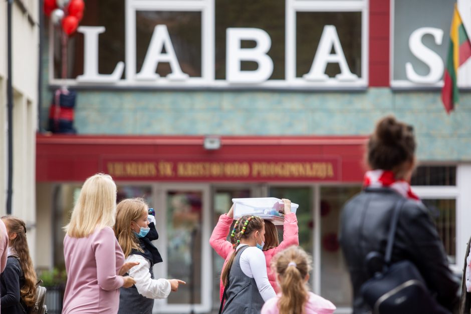 Mokslo ir žinių diena šalies mokyklose: džiaugsmas stelbia nerimą dėl COVID-19