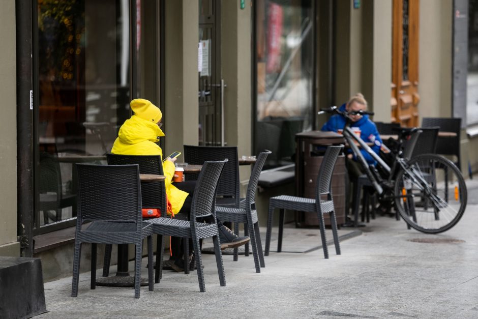 Liberalai Seimui siūlo išplėsti lauko kavinių plotą