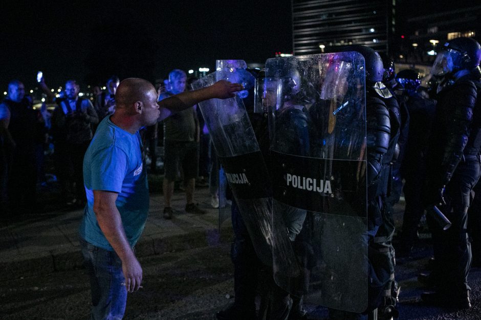 Opozicija inicijuos parlamentinį tyrimą dėl riaušių prie Seimo malšinimo