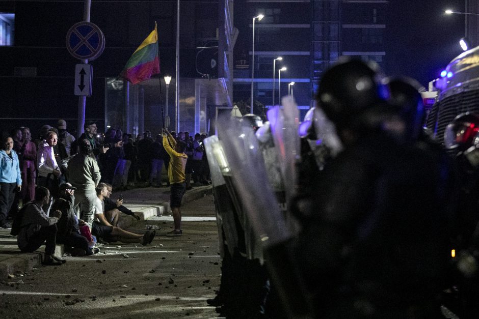 Opozicija inicijuos parlamentinį tyrimą dėl riaušių prie Seimo malšinimo