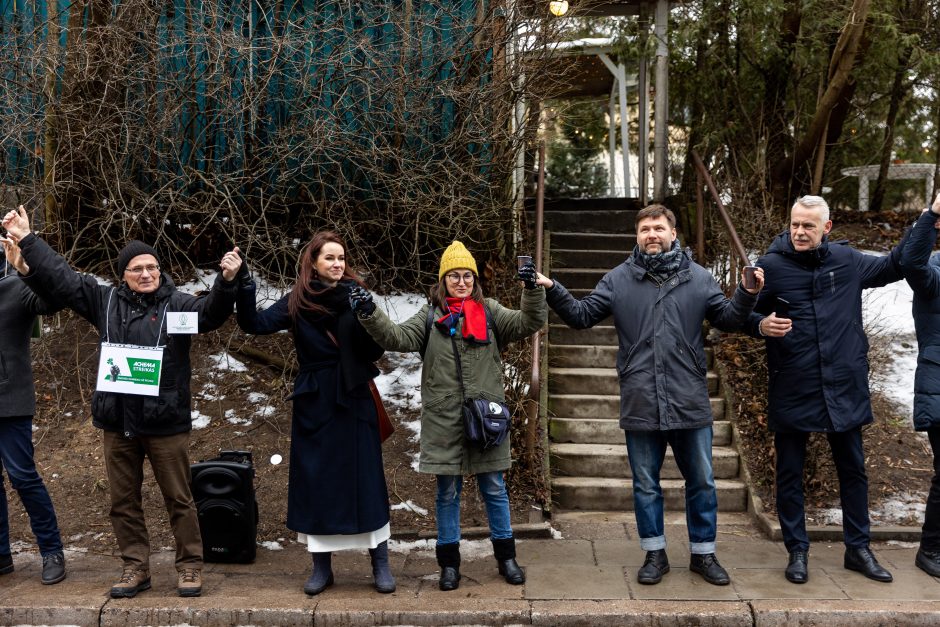 Piketuotojai Vilniuje susirinko palaikyti streikuojančių „Achemos“ darbuotojų