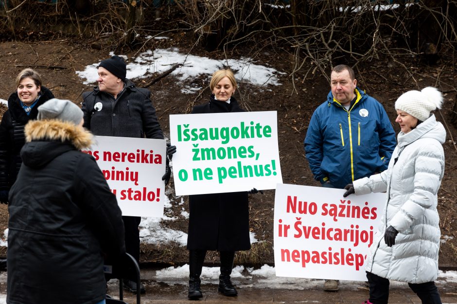 Piketuotojai Vilniuje susirinko palaikyti streikuojančių „Achemos“ darbuotojų